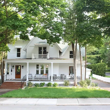 River Side Cottage - Downtown